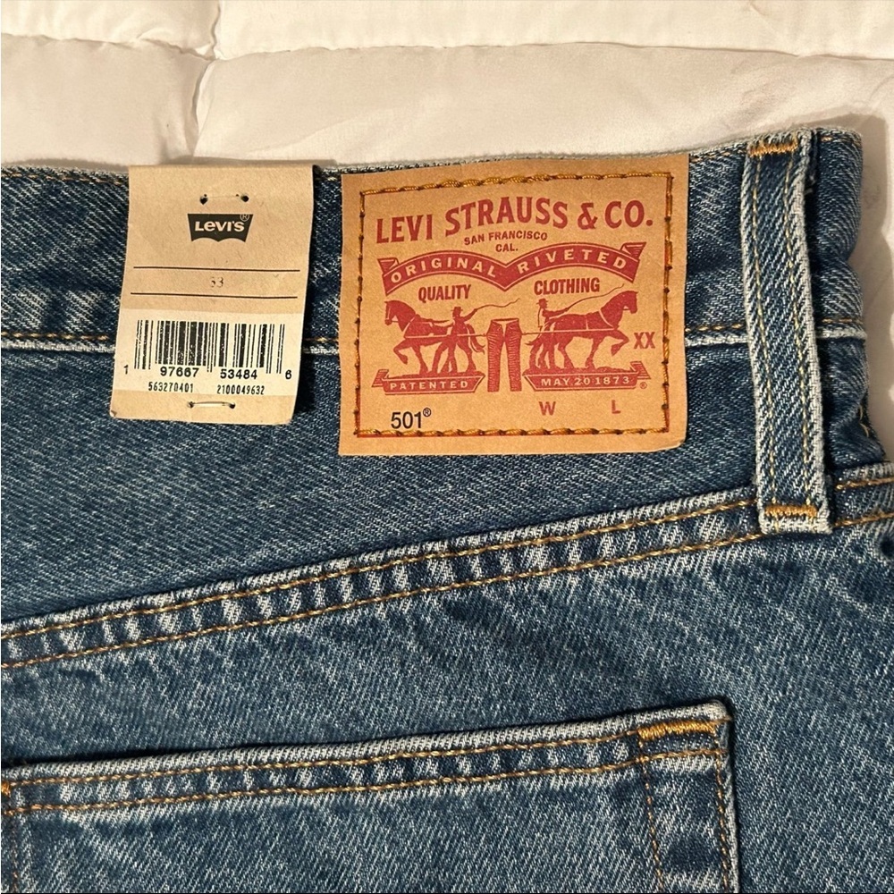 NWT Levi's 501 Original Fit High Rise Distressed Cutoff Jean Shorts Blue Size 33 - Picture 6 of 9